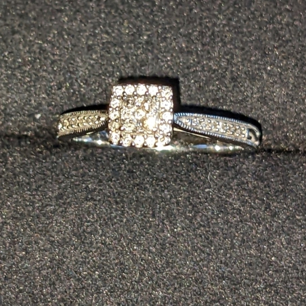 Zales 10KT White Gold 1/5CTW Composite Diamond Square Size 7 Promise Ring :)